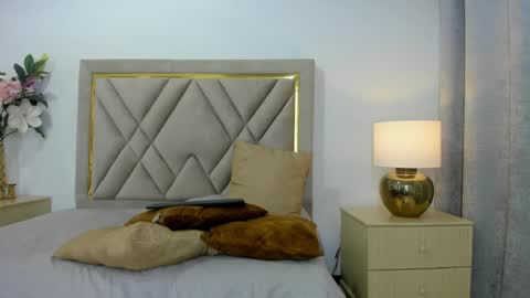 Emily online show from November 2025 07:07:02 PM