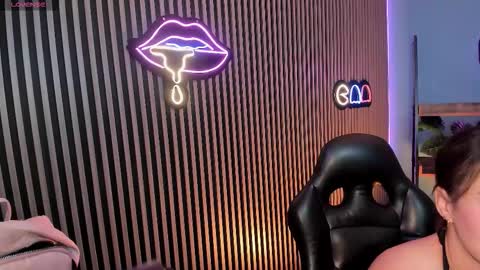 Emily  online show from December 2025 04:44:02 AM