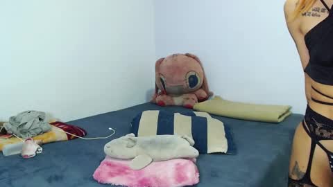 Snapshot of emily_rousxxx chatting on December 2025 09:33:02 PM Emily IGEmmily Baussa online show from December 2025 09:33:02 PM