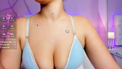 Snapshot of emily_roux chatting on December 2024 02:09:01 AM EMILY online show from December 2024 02:09:01 AM