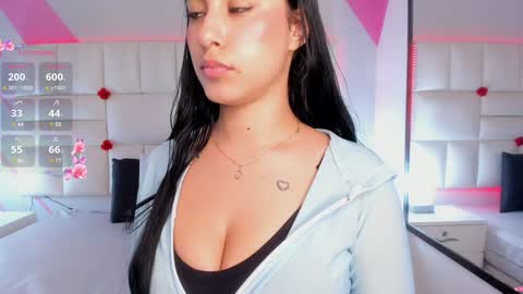 Snapshot of emily_roux chatting on January 2025 04:47:01 AM EMILY online show from January 2025 04:47:01 AM