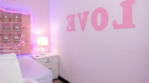 Snapshot of emily_roux chatting on January 2025 06:25:01 PM EMILY online show from January 2025 06:25:01 PM