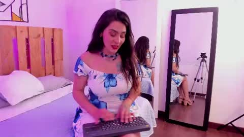 Snapshot of emily_sartre chatting on July 2026 08:35:02 PM Emilly online show from July 2026 08:35:02 PM