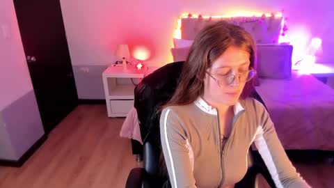 emily_warren__ online show from June 2026 08:15:02 PM