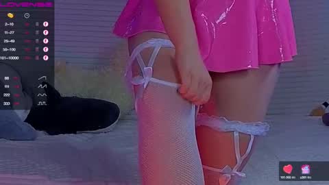 Snapshot of emilyart_ chatting on February 2025 10:58:01 PM artist Emily online show from February 2025 10:58:01 PM