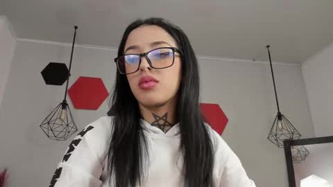 Snapshot of emilydaft chatting on December 2024 09:04:02 PM fari online show from December 2024 09:04:02 PM