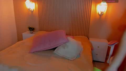 EMILY online show from November 2025 06:17:01 PM