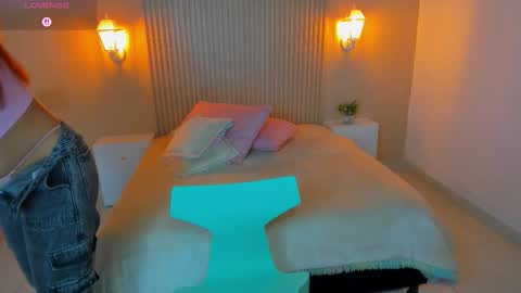 EMILY online show from November 2025 07:56:01 PM