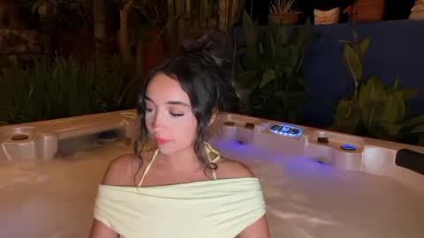 Snapshot of emilyfawn chatting on April 2026 04:35:01 AM emilyfawn online show from April 2026 04:35:01 AM
