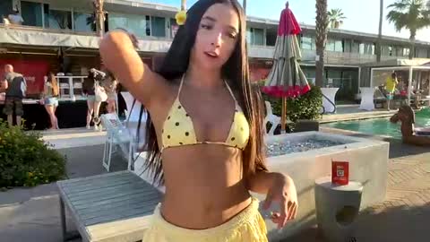 Snapshot of emilyfawn chatting on April 2026 01:07:01 AM emilyfawn online show from April 2026 01:07:01 AM
