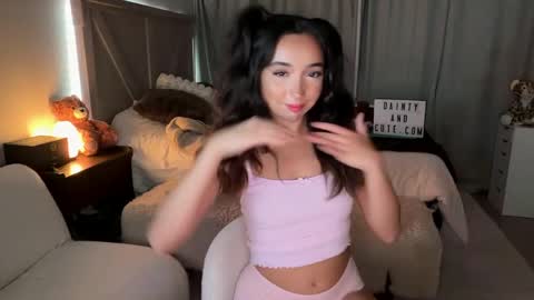 Snapshot of emilyfawn chatting on May 2026 04:07:01 AM emilyfawn online show from May 2026 04:07:01 AM