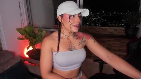 Snapshot of emilyfitness8 chatting on January 2025 03:50:02 AM emily online show from January 2025 03:50:02 AM