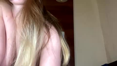 Snapshot of emilygibbes chatting on December 2025 10:43:01 AM emilygibbes online show from December 2025 10:43:01 AM