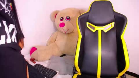 Snapshot of emilygoddess_ chatting on October 2025 12:06:01 PM emilygoddess_ online show from October 2025 12:06:01 PM