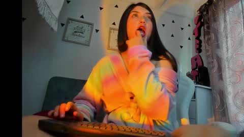 Emily Jang online show from November 2025 04:28:01 PM