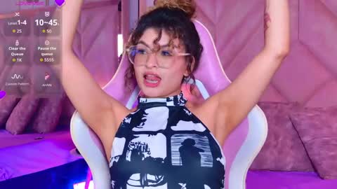 Snapshot of emilyjonesss_ chatting on May 2026 08:47:02 PM Emilyjonnes online show from May 2026 08:47:02 PM