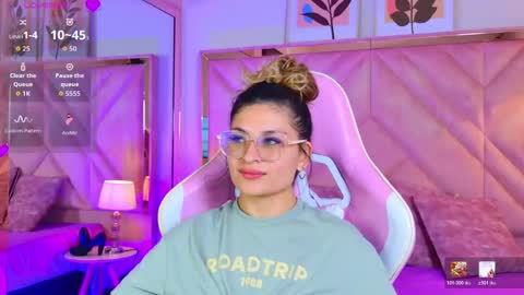 Snapshot of emilyjonesss_ chatting on May 2026 08:59:01 PM Emilyjonnes online show from May 2026 08:59:01 PM