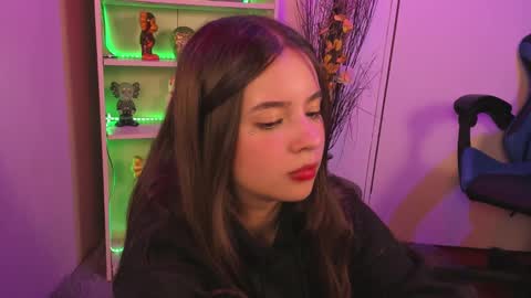 Snapshot of emilykarterr chatting on December 2024 07:12:02 PM VALEEEN online show from December 2024 07:12:02 PM