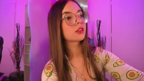 Snapshot of emilykarterr chatting on December 2024 04:09:02 PM VALEEEN online show from December 2024 04:09:02 PM