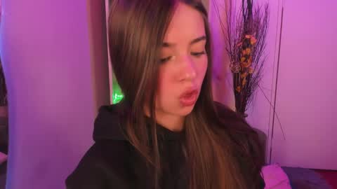 Snapshot of emilykarterr chatting on December 2024 06:56:02 PM VALEEEN online show from December 2024 06:56:02 PM
