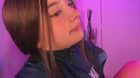 Snapshot of emilykarterr chatting on December 2024 04:04:01 PM VALEEEN online show from December 2024 04:04:01 PM