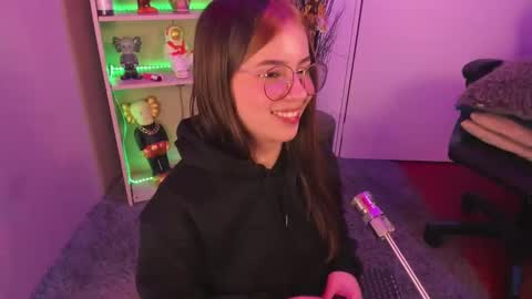 Snapshot of emilykarterr chatting on January 2025 04:00:01 PM VALEEEN online show from January 2025 04:00:01 PM
