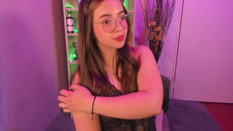 Snapshot of emilykarterr chatting on February 2025 07:02:02 PM VALEEEN online show from February 2025 07:02:02 PM