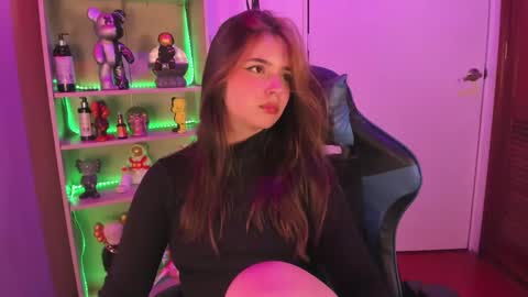 Snapshot of emilykarterr chatting on February 2025 08:00:01 PM VALEEEN online show from February 2025 08:00:01 PM