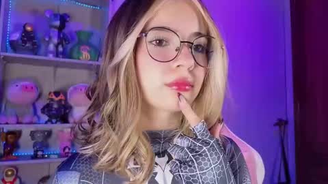 Snapshot of emilykarterr chatting on September 2025 04:39:01 PM VALEEEN online show from September 2025 04:39:01 PM