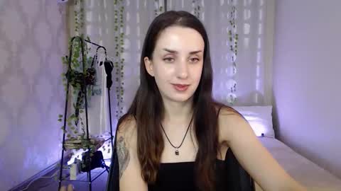 Emyli online show from September 2025 04:51:02 PM