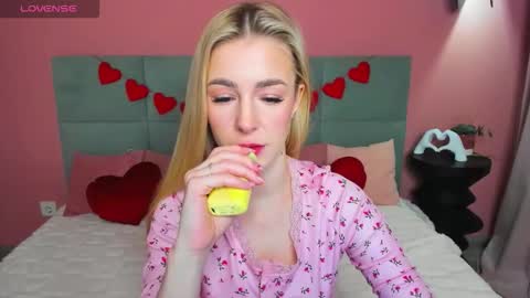 Snapshot of emilymagnificent chatting on February 2026 01:40:02 AM emilymagnificent online show from February 2026 01:40:02 AM