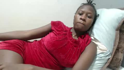 Snapshot of emilyposha chatting on May 2026 07:44:02 PM Emilly online show from May 2026 07:44:02 PM