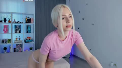 Hey i am  Emily     am -  pm online show from May 2026 05:07:01 PM