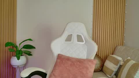 Emily  online show from March 2026 09:18:02 PM