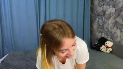 Emily Robbie online show from January 2025 05:00:02 PM