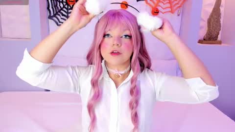 EMILY online show from October 2025 07:16:02 PM