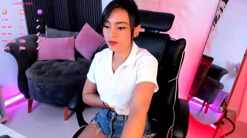 Emily online show from November 2025 01:01:02 PM