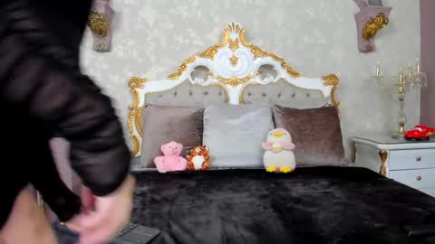 Emily  online show from June 2026 07:09:02 PM