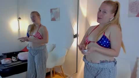 Snapshot of emilysumer chatting on February 2026 04:46:01 AM Summer 3 online show from February 2026 04:46:01 AM