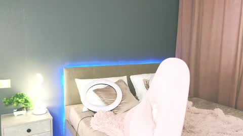 Emily online show from February 2025 08:11:02 AM