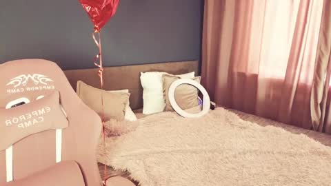 Emily online show from March 2025 04:19:01 AM