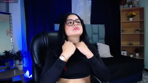 Snapshot of emilyy05_ chatting on November 2025 03:27:01 AM Emily online show from November 2025 03:27:01 AM