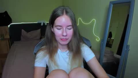 Emily online show from November 2025 06:19:02 PM