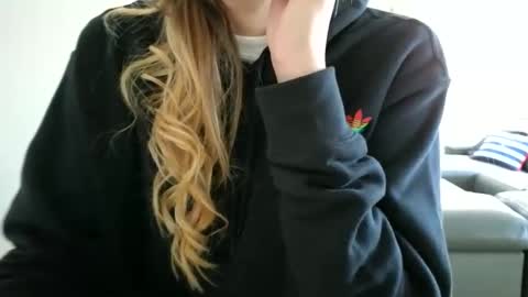 emilly online show from October 2025 07:14:02 PM