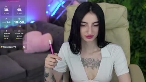 Snapshot of emilyymoon chatting on June 2026 05:39:01 AM emilyymoon online show from June 2026 05:39:01 AM
