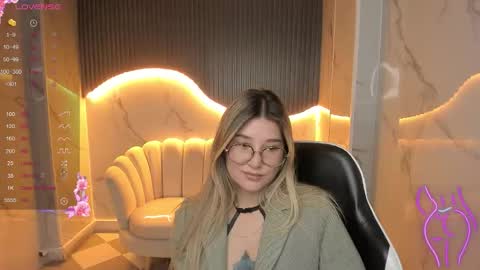 Emma online show from October 2025 08:31:01 PM