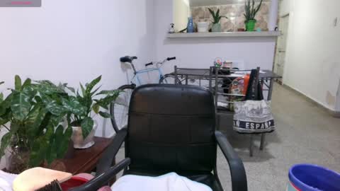 emma______1996 online show from April 2026 08:34:01 AM