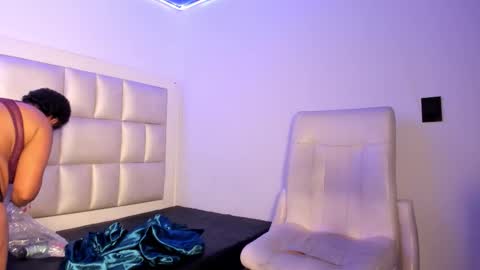 emma__js_ online show from February 2026 01:05:02 PM