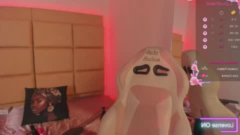 emma__js_ online show from May 2026 09:11:02 PM