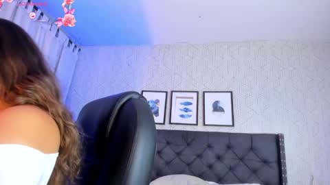 Snapshot of emma__smith01 chatting on February 2025 03:41:02 PM Emma online show from February 2025 03:41:02 PM